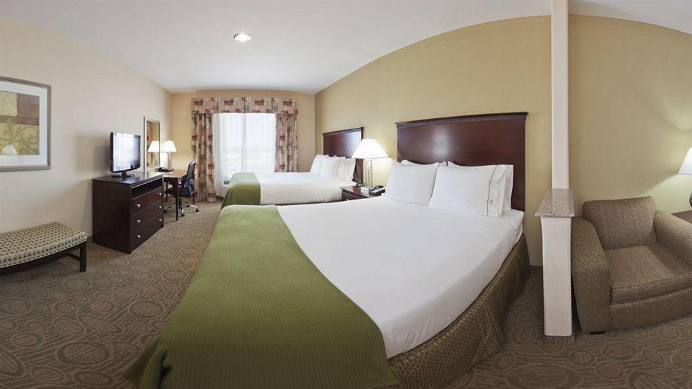 Holiday Inn Express & Suites Brownfield Bagian luar foto