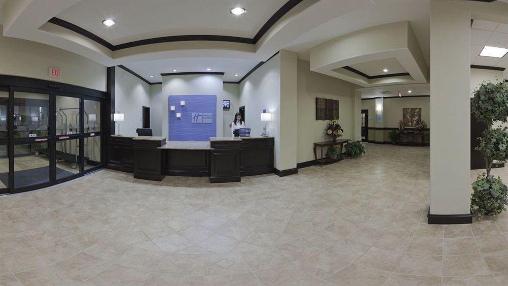 Holiday Inn Express & Suites Brownfield Bagian luar foto