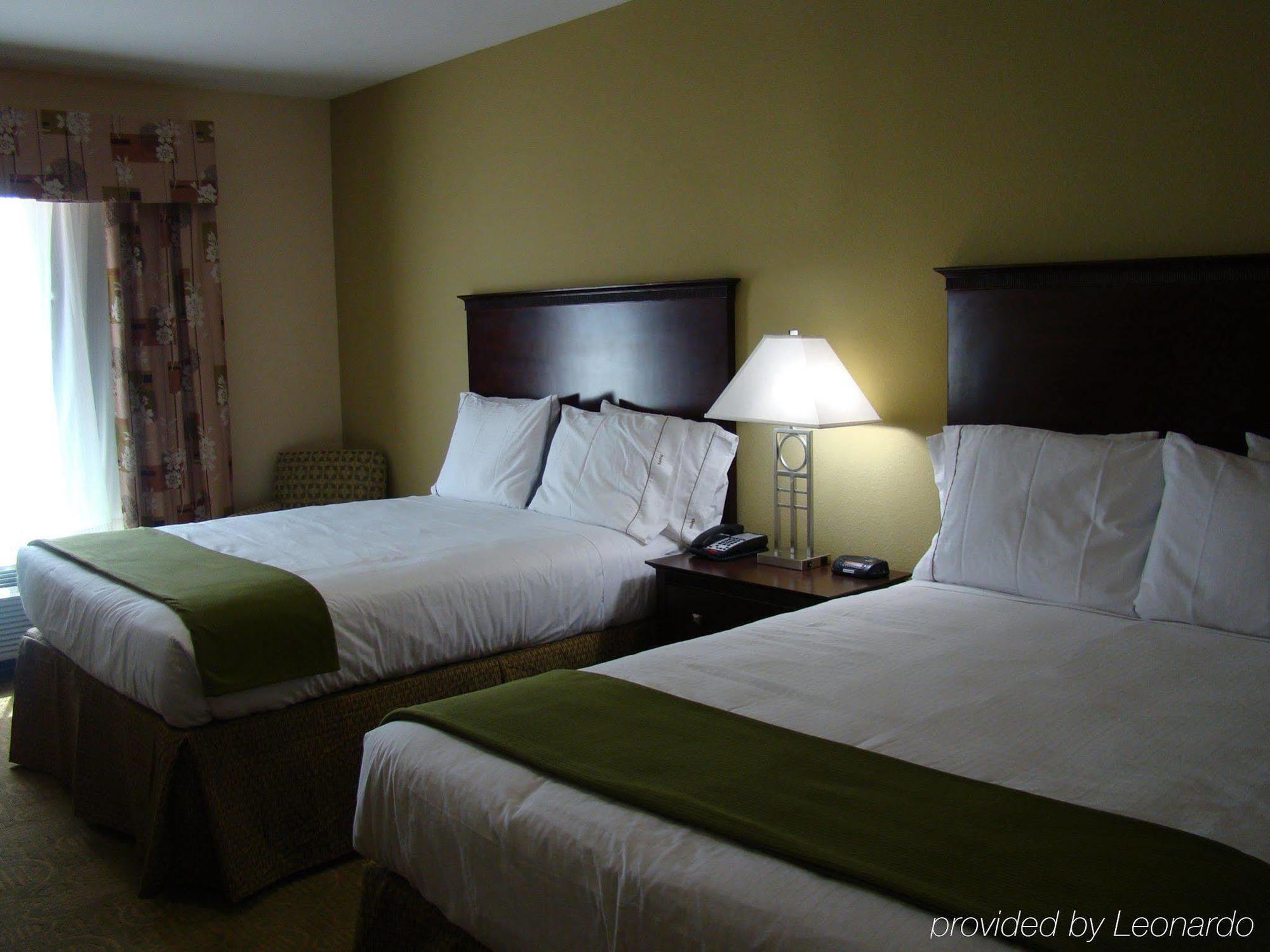 Holiday Inn Express & Suites Brownfield Ruang foto