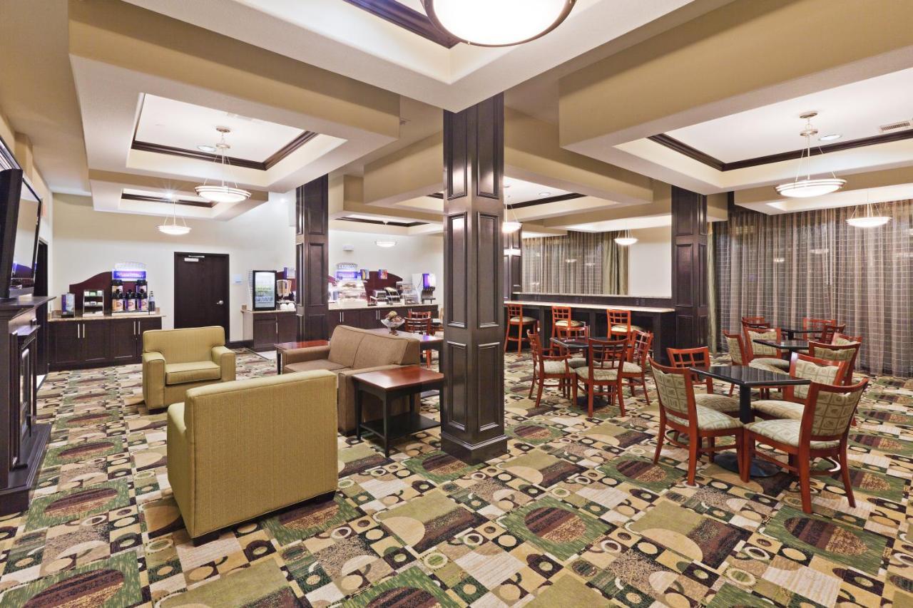 Holiday Inn Express & Suites Brownfield Bagian luar foto