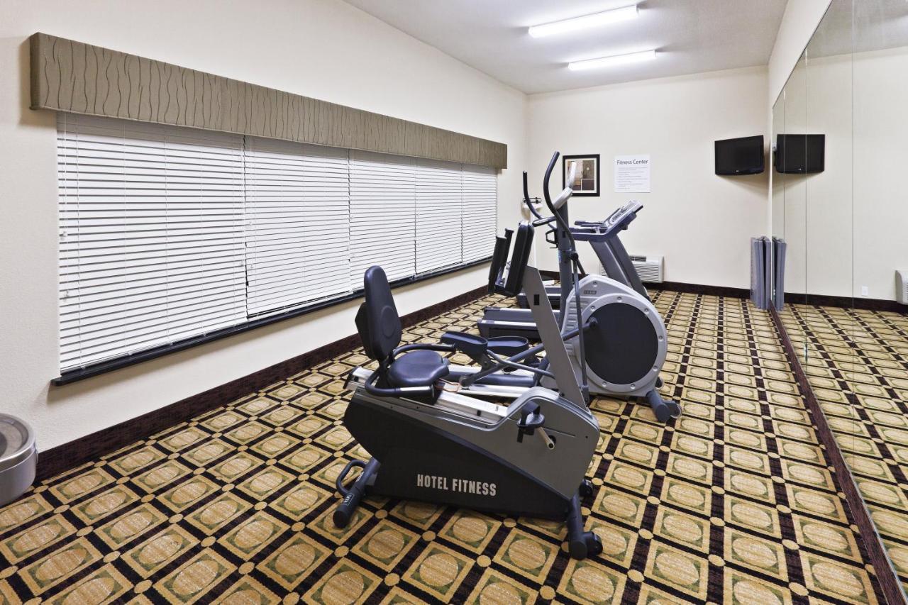 Holiday Inn Express & Suites Brownfield Bagian luar foto