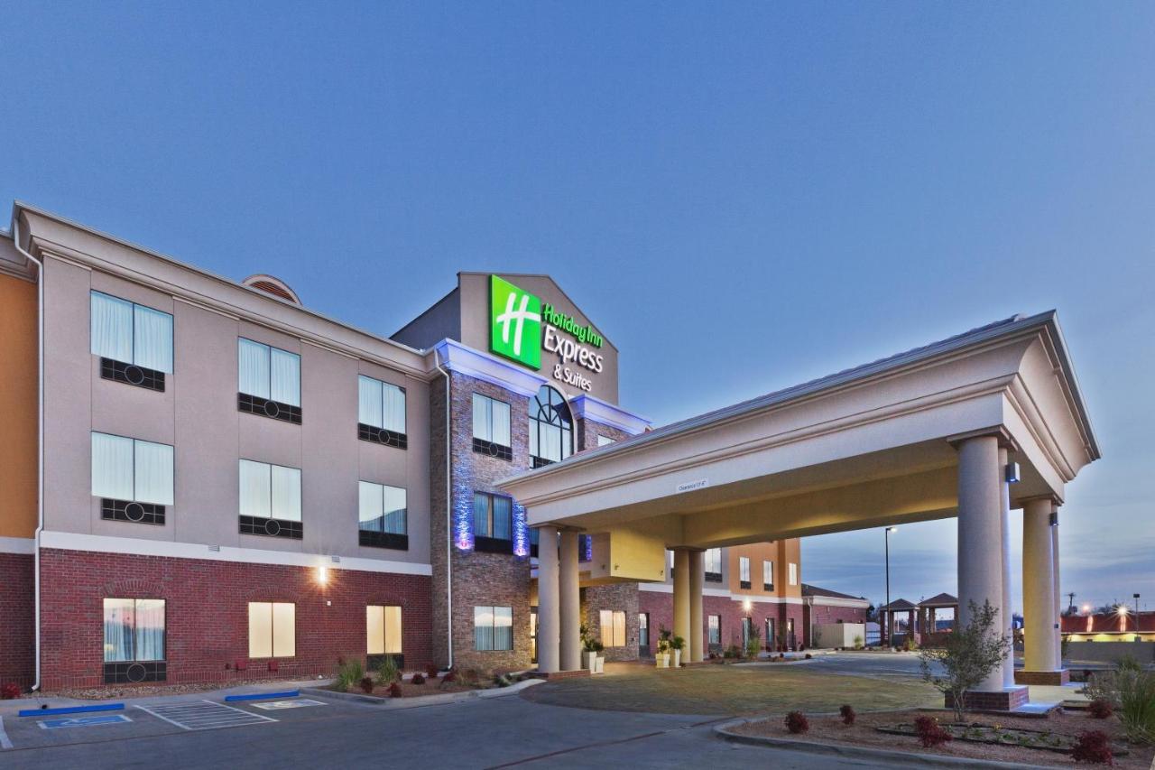 Holiday Inn Express & Suites Brownfield Bagian luar foto